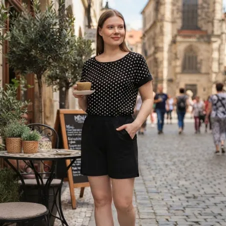 Elegantní puntíkovaný overal s volným střihem a elastickým pasem - dots